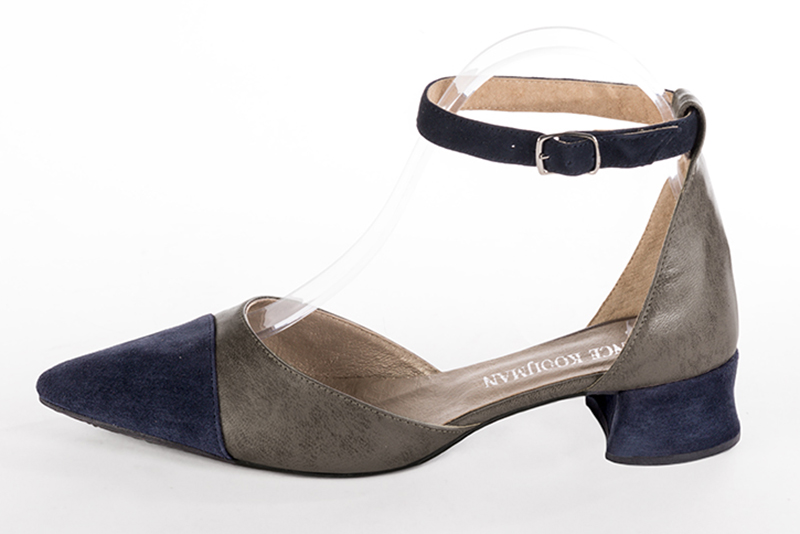 Navy blue and taupe brown women's open side shoes, with a strap around the ankle. Tapered toe. Low flare heels. Profile view - Florence KOOIJMAN